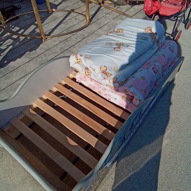 Vaikiska lovyte su čiuziniu