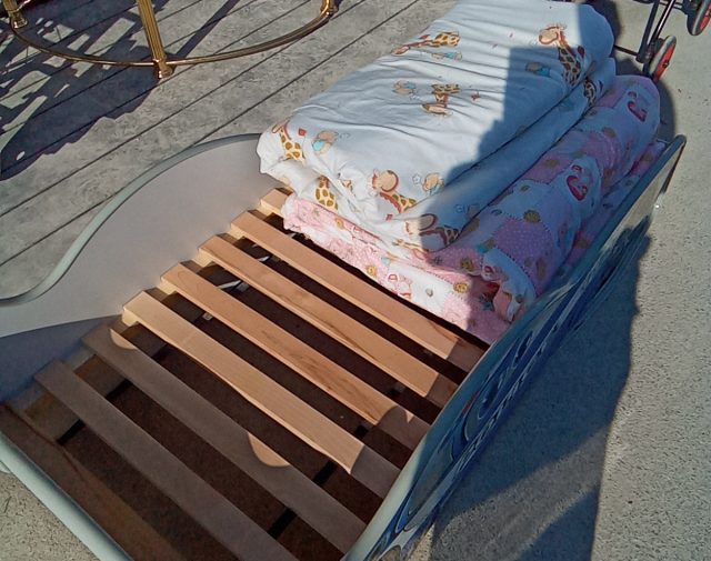 Vaikiska lovyte su čiuziniu