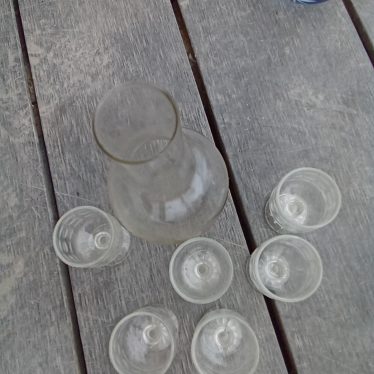 Grafinas su stikliukais