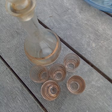 Grafinas su stikliukais