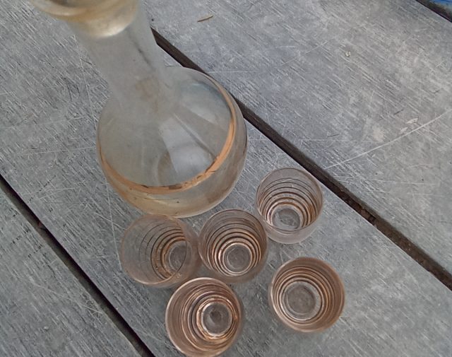 Grafinas su stikliukais