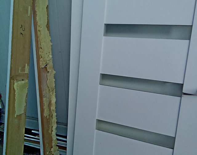 3 vnt durys su staktom