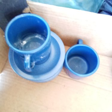 Lėkštutės Ir puodeliai