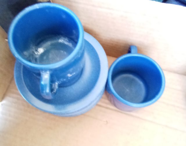 Lėkštutės Ir puodeliai