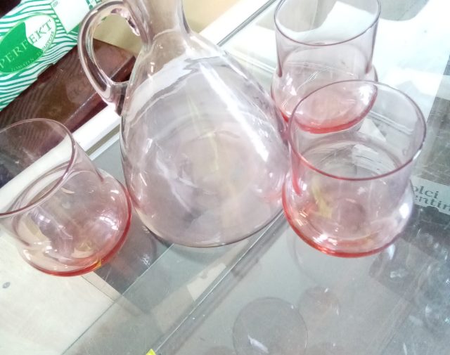 Grafinas ir stiklinės