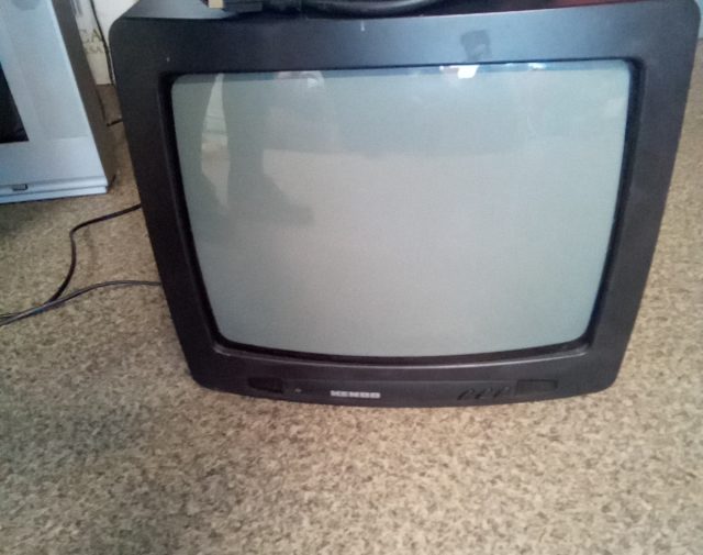 Televizorius su priedėliu