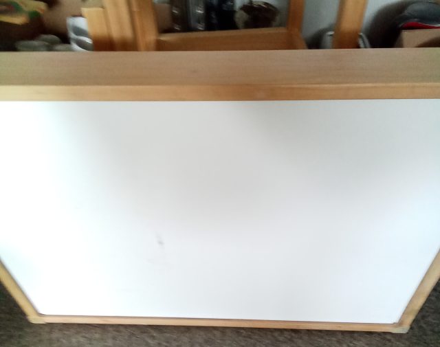 Staliukas ir kėdės