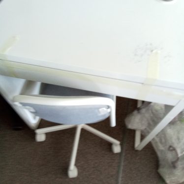 Staliukas ir kėdės