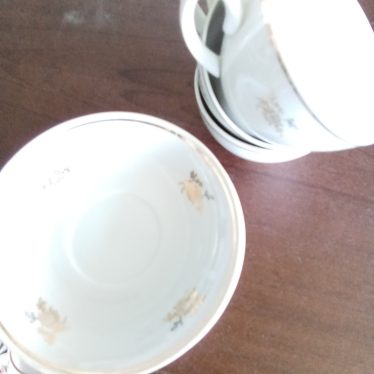 Puodeliai ir lėkštutės