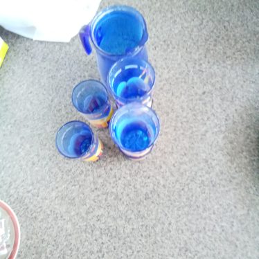 Ąsotis ir stiklinės