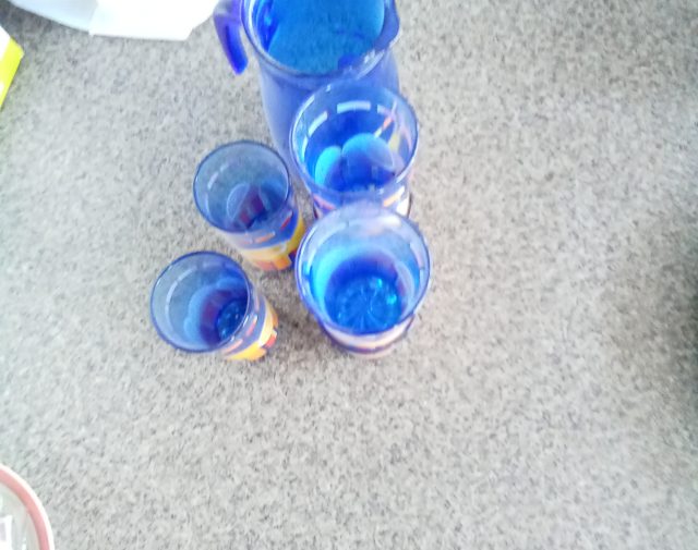 Ąsotis ir stiklinės