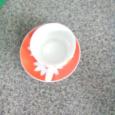 Puodelis ir lėkštutės