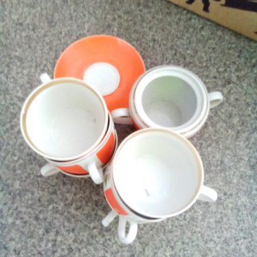 Puodeliai ir lėkštutės