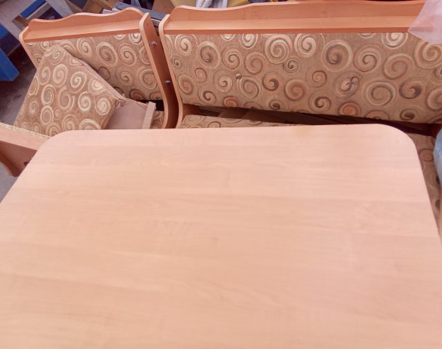 Virtuvinis stalas ir kampas