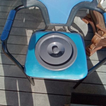 Neįgalieji kėdutė