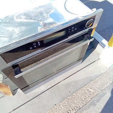 Įmontuojama orkaitė