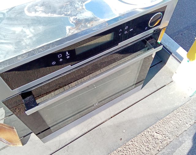 Įmontuojama orkaitė