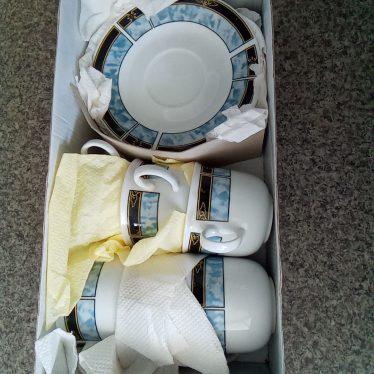 Puodeliai su lėkštutėmis