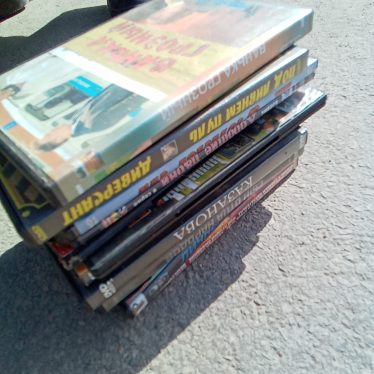 9 kompaktiniai diskai