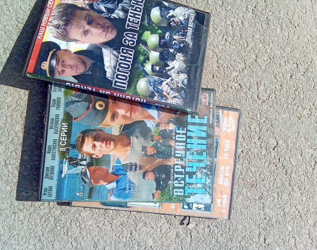 3 kompaktiniai diskai