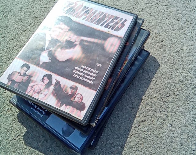 6 kompaktiniai diskai