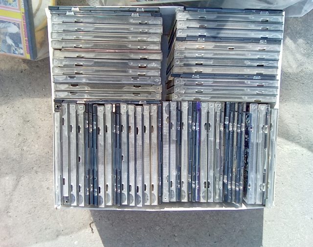 62 kompaktiniai diskai