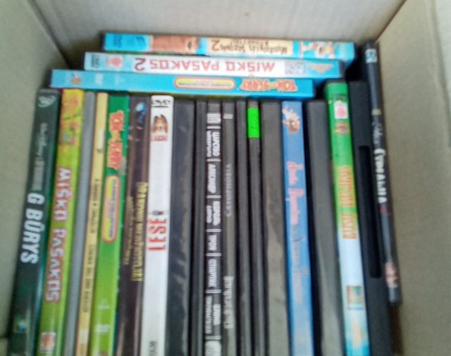 22 kompaktiniai diskai