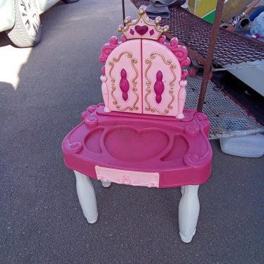 Mergaitės grožio staliukas