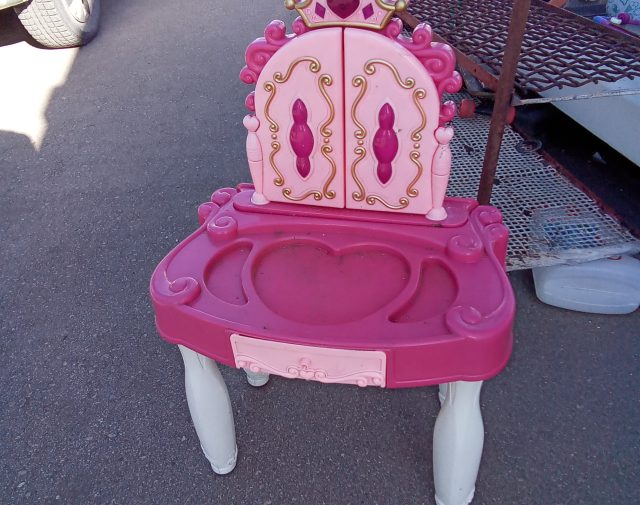 Mergaitės grožio staliukas