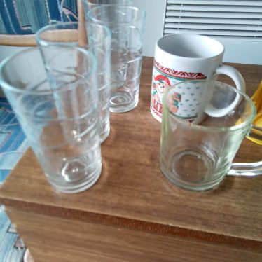 Puodukai ir stiklinės