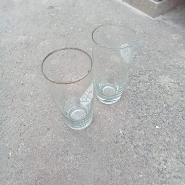 2 stiklinės