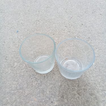2 stiklinės