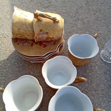 6 puodeliai su lėkštutėm