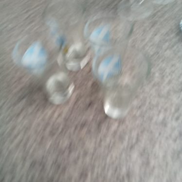 4 stiklinės