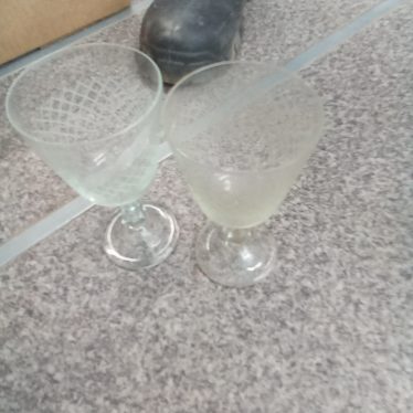 2 taurės