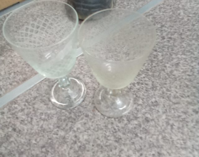 2 taurės