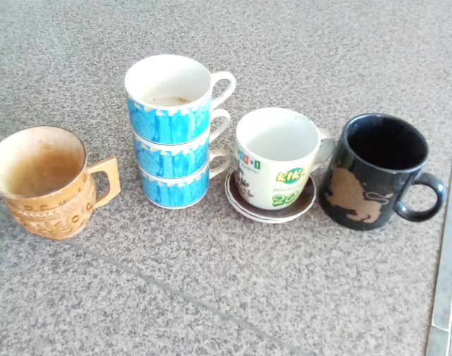 Puodeliai ir lėkštutės