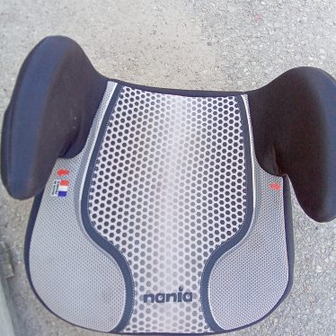 Kėdutės vaikams auto