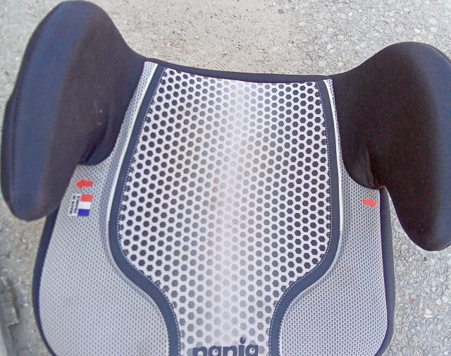 Kėdutės vaikams auto