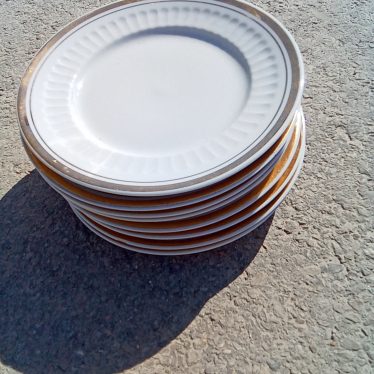 8 lėkštės