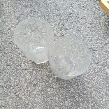 2 stiklinės