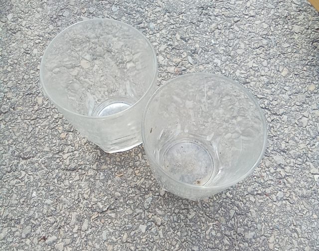 2 stiklinės