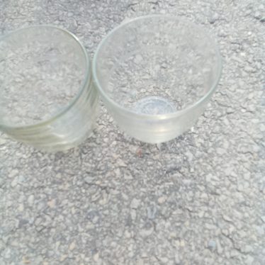2 stiklinės