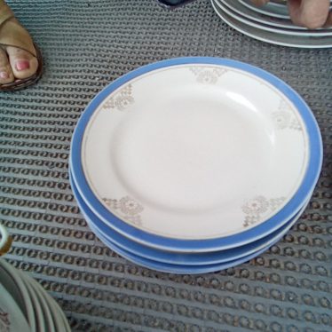 4 lėkštės