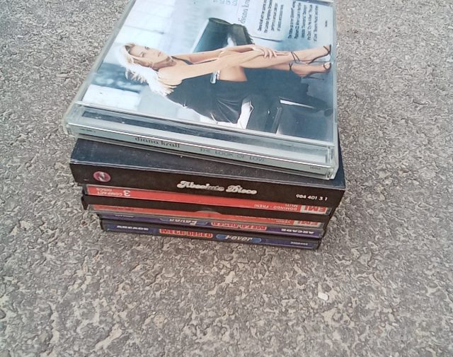 6 kompaktiniai diskai