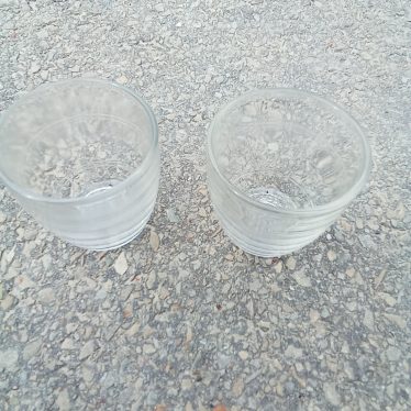2 stiklinės