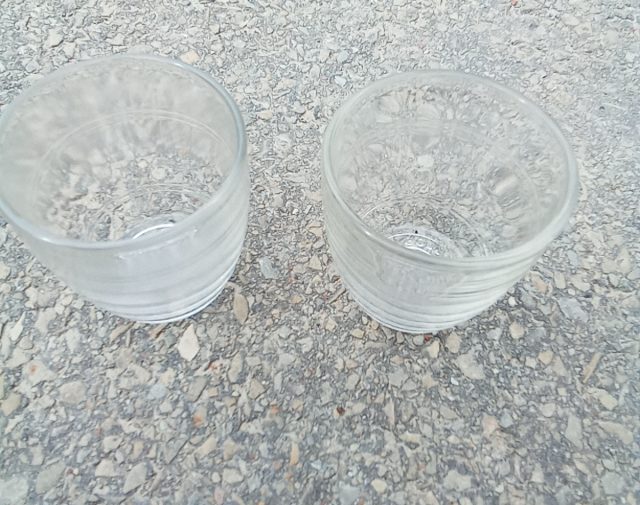 2 stiklinės