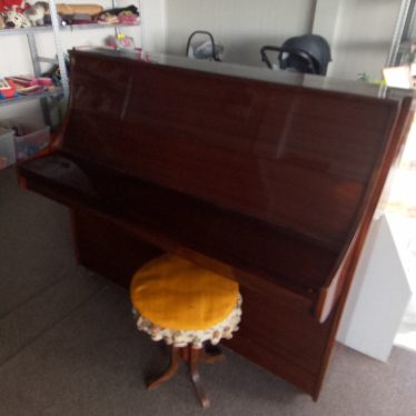 Pianinas su kede